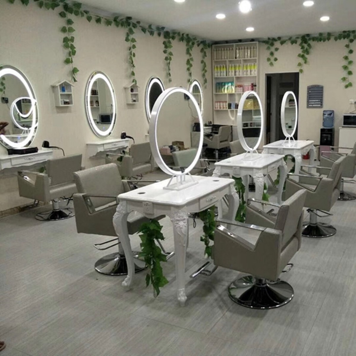 Circular mirror station